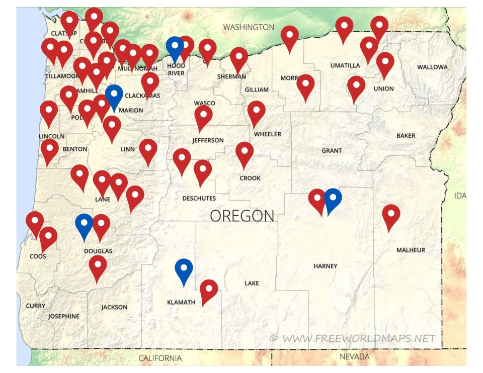 A map of Oregon covered in red and blue dots representing clinics and telehealth sites.