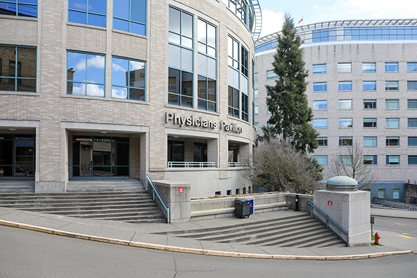 The front of OHSU’s Physicians Pavilion building.