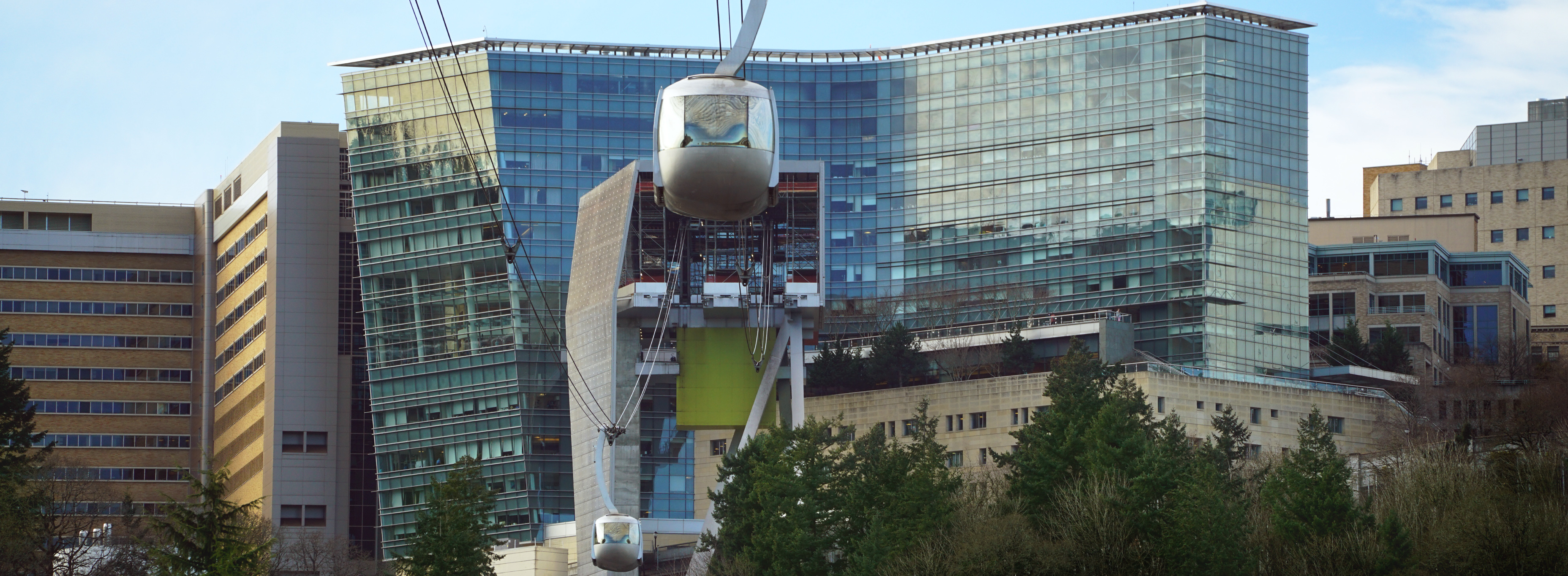 Portland Aerial Tram approaches Marquam Hill